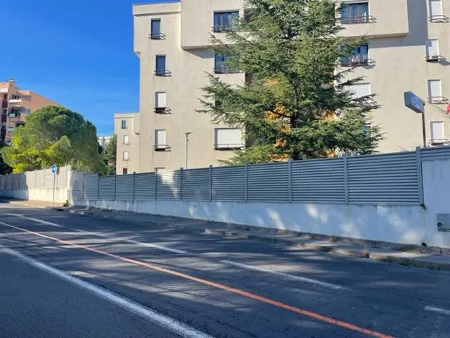 Barreaudage à lames ventilées